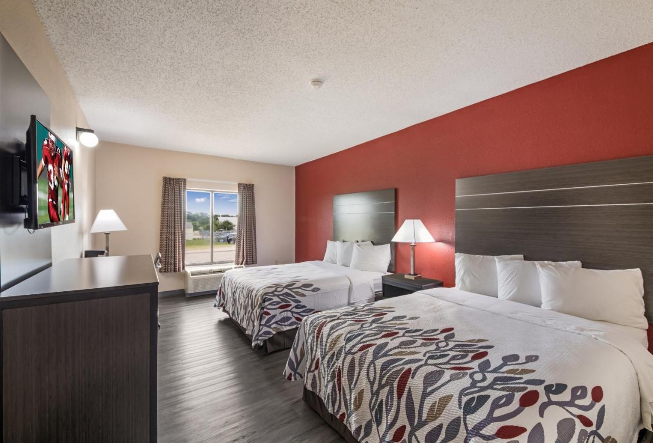 Red Roof Inn & Suites Austin East - Манор Экстерьер фото