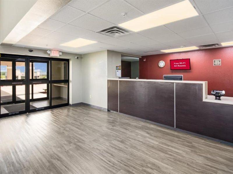 Red Roof Inn & Suites Austin East - Манор Экстерьер фото