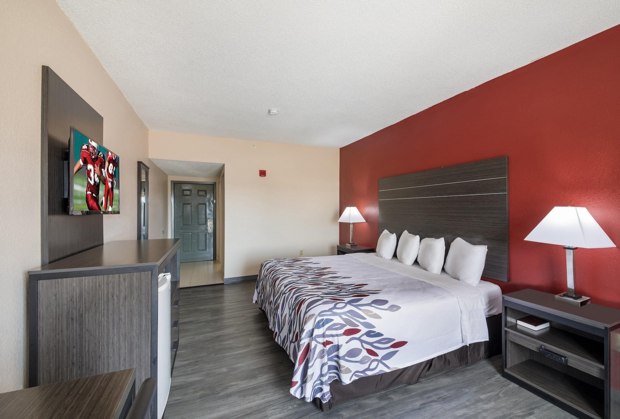 Red Roof Inn & Suites Austin East - Манор Экстерьер фото