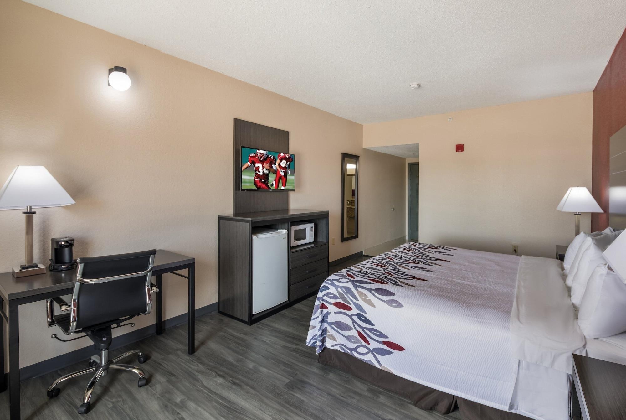 Red Roof Inn & Suites Austin East - Манор Экстерьер фото