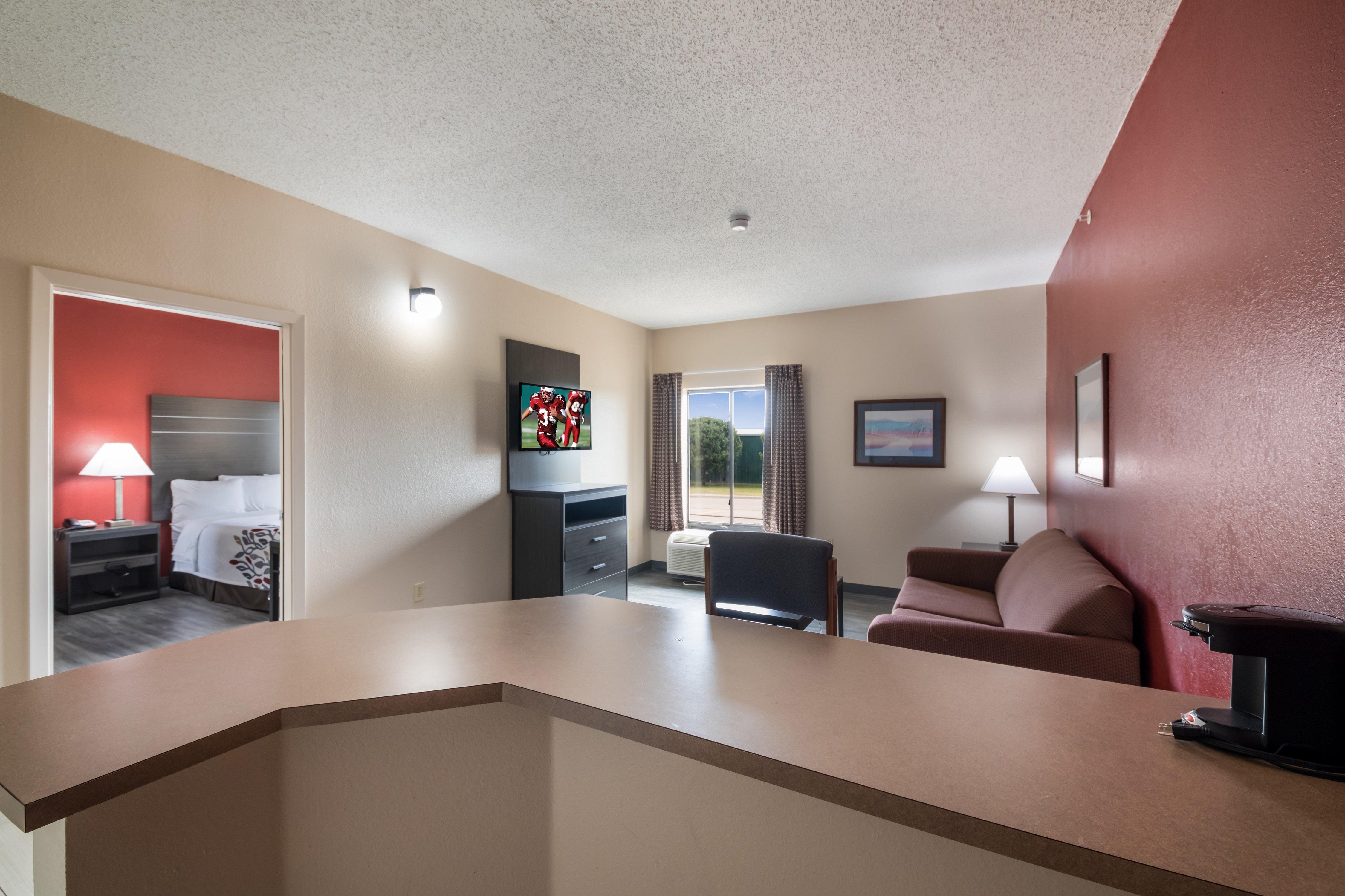 Red Roof Inn & Suites Austin East - Манор Экстерьер фото