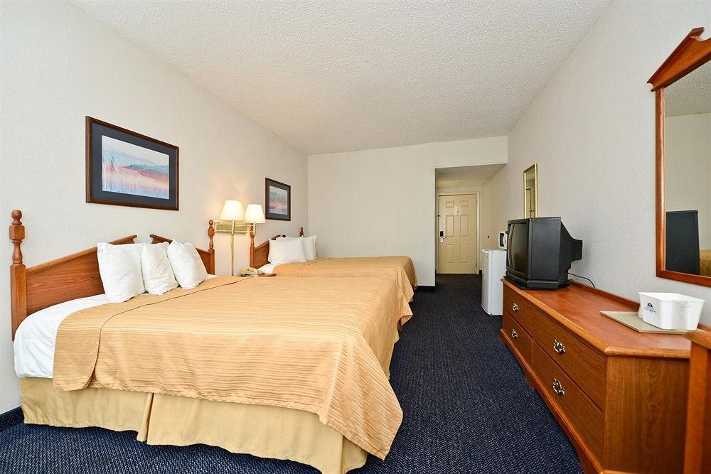 Red Roof Inn & Suites Austin East - Манор Номер фото
