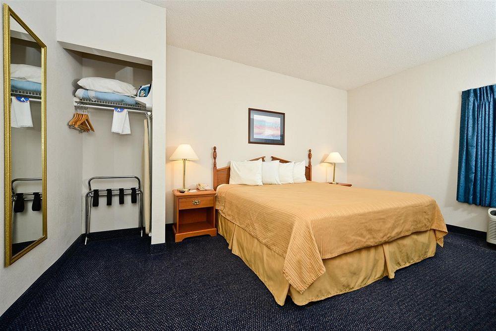 Red Roof Inn & Suites Austin East - Манор Номер фото