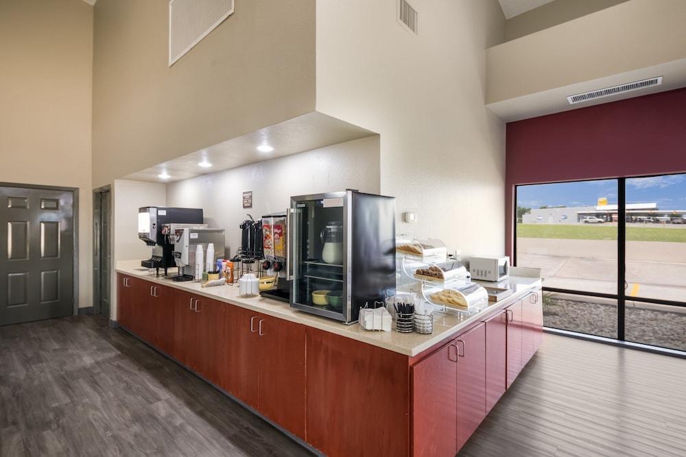 Red Roof Inn & Suites Austin East - Манор Экстерьер фото