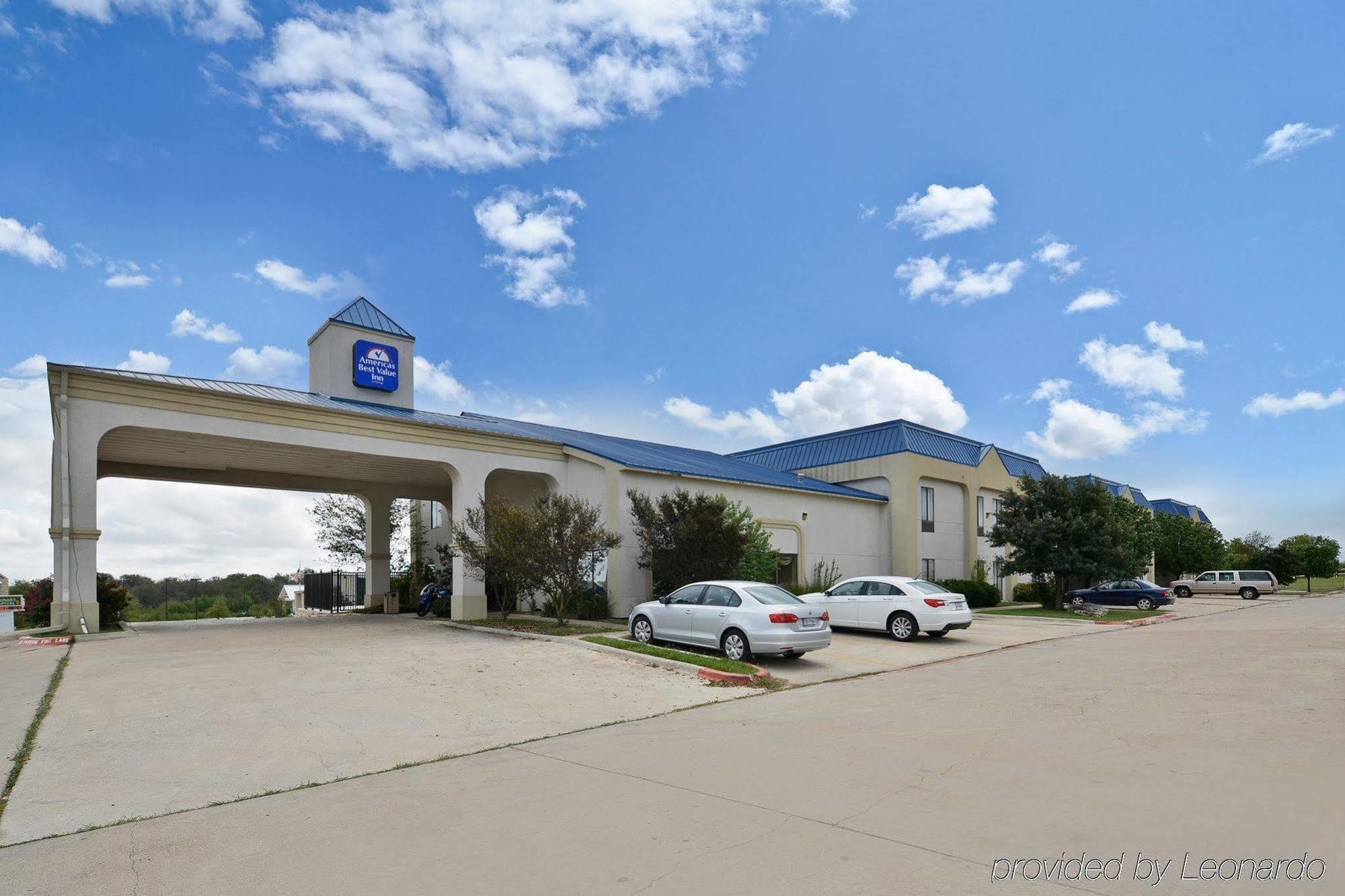 Red Roof Inn & Suites Austin East - Манор Экстерьер фото