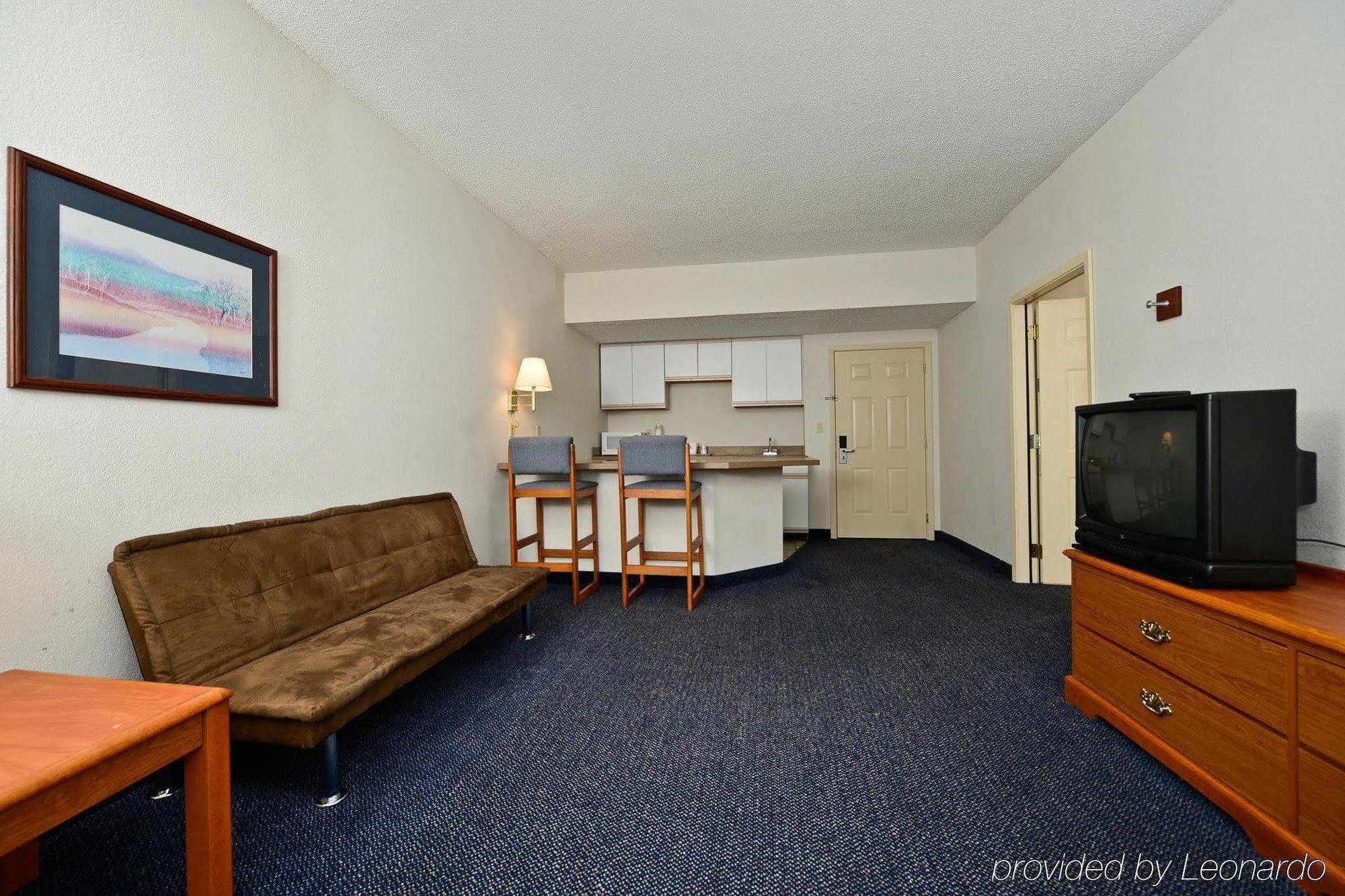 Red Roof Inn & Suites Austin East - Манор Номер фото
