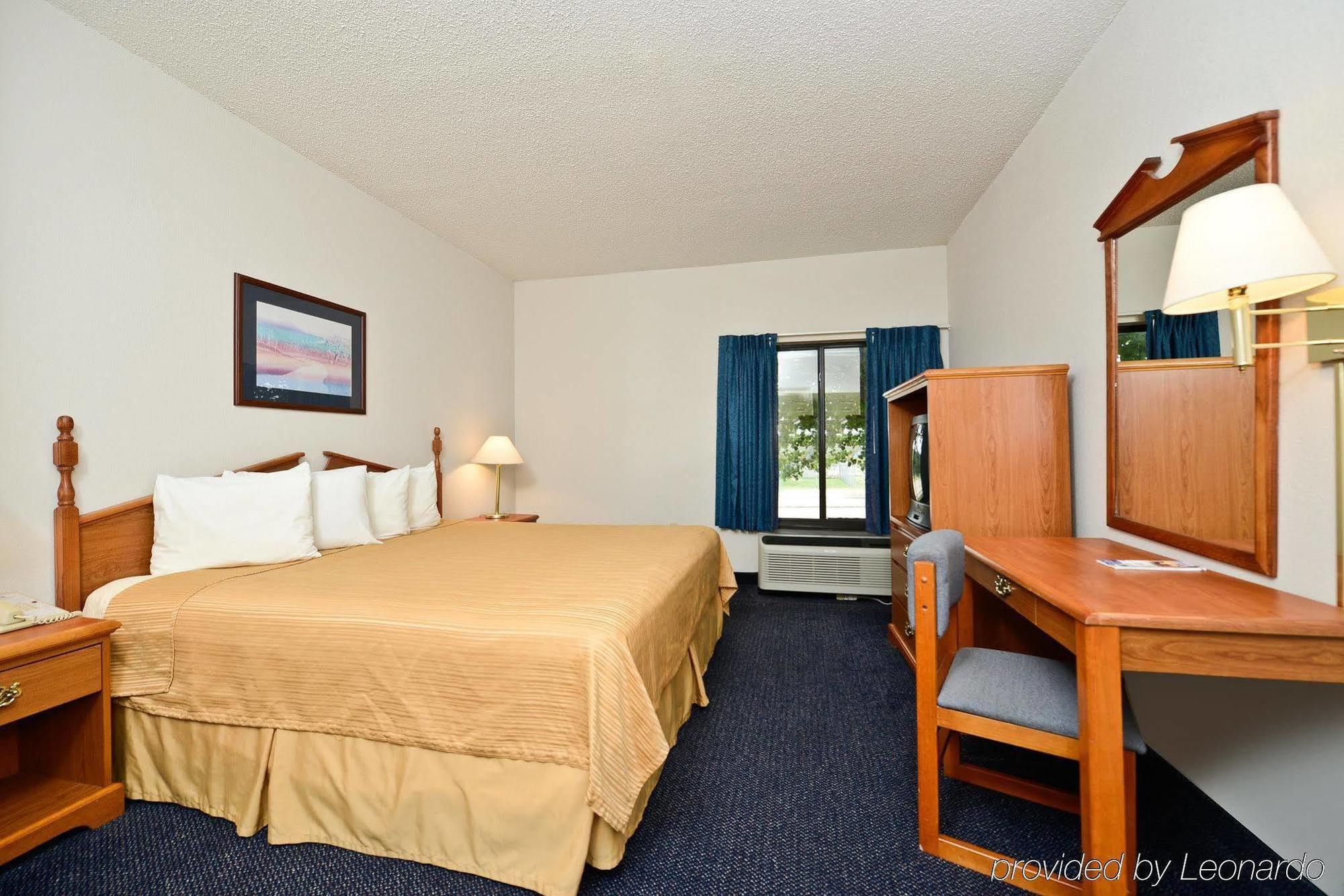 Red Roof Inn & Suites Austin East - Манор Экстерьер фото