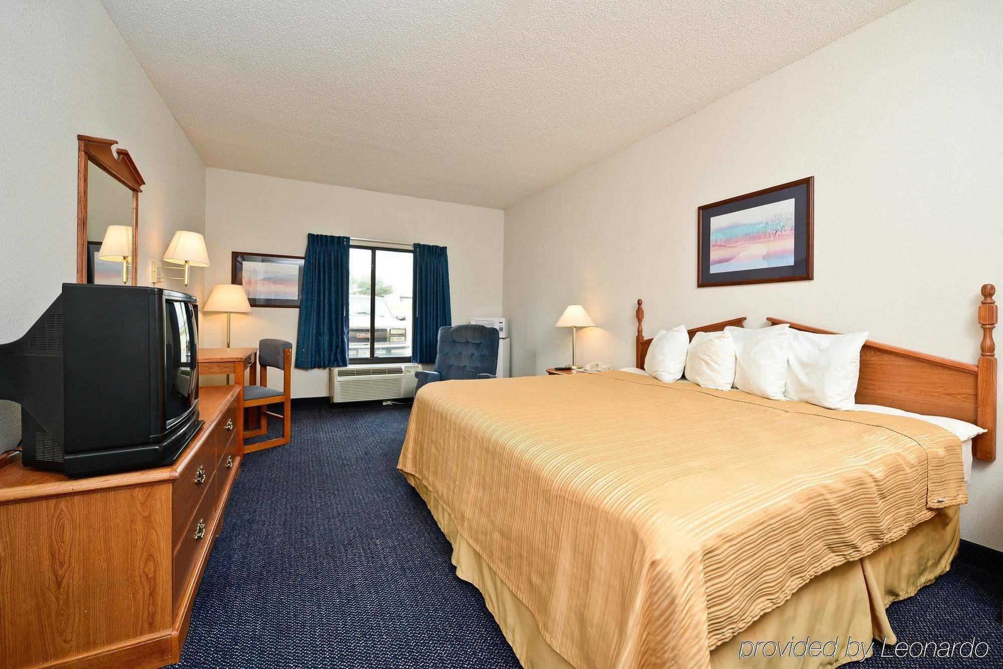 Red Roof Inn & Suites Austin East - Манор Номер фото