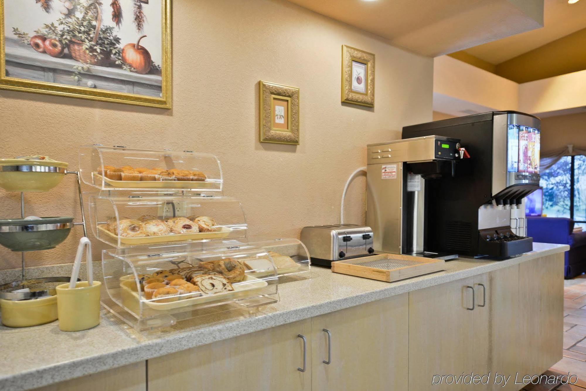 Red Roof Inn & Suites Austin East - Манор Экстерьер фото