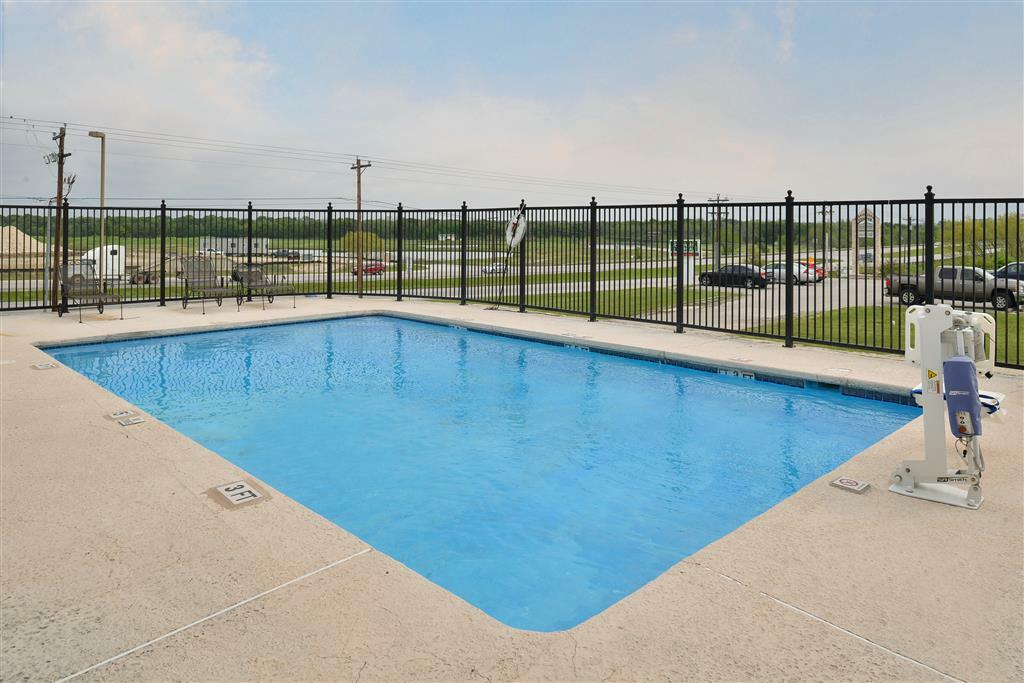 Red Roof Inn & Suites Austin East - Манор Удобства фото